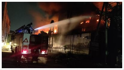 Panipat: एक्सपोर्ट हाउस में लगी आग, करोड़ों का माल राख, 90 गाड़ियां की मदद से भी नहीं पाया जा सका आग पर काबू Panipat: Fire broke out in the export house, goods worth crores turned into ashes
