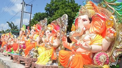 Ganesh Chaturthi Preparations - Amar Ujala Hindi News Live - Ganesh Chaturthi:गणपति के स्वागत की तैयारी में जुटे भक्त, बाजार में सजने लगी श्री गणेश की प्रतिमाएं