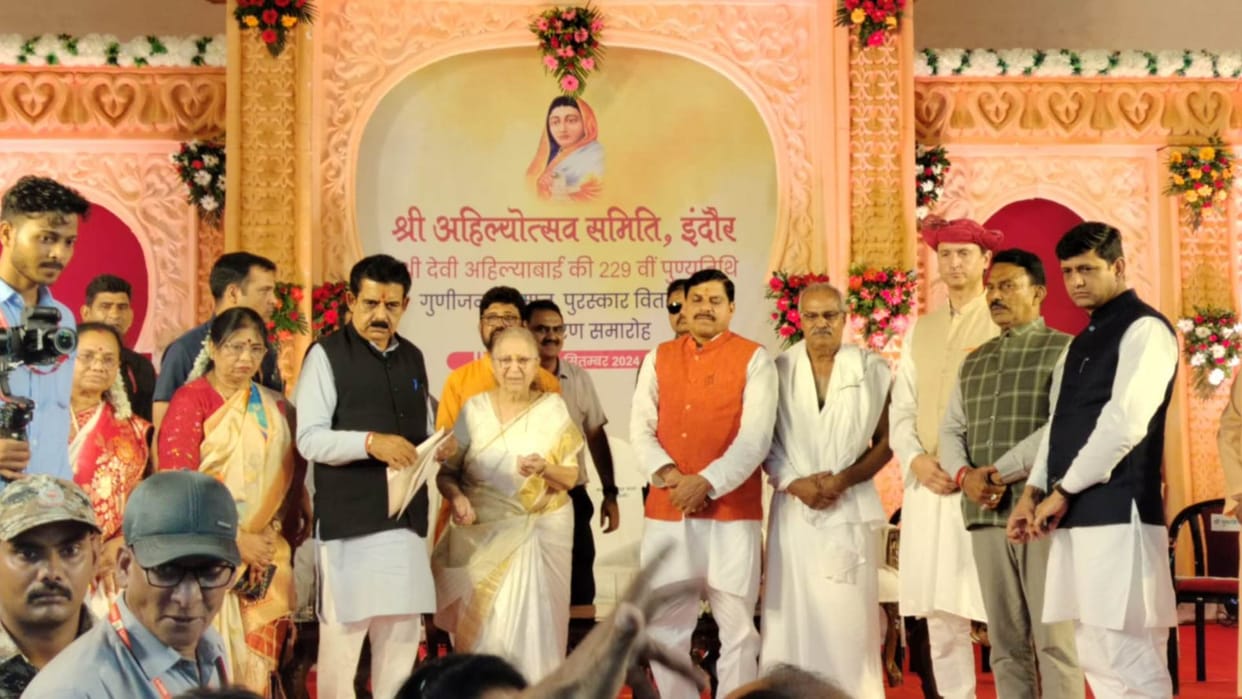 Indore: Goddess Ahilya's palanquin welcomed in the city