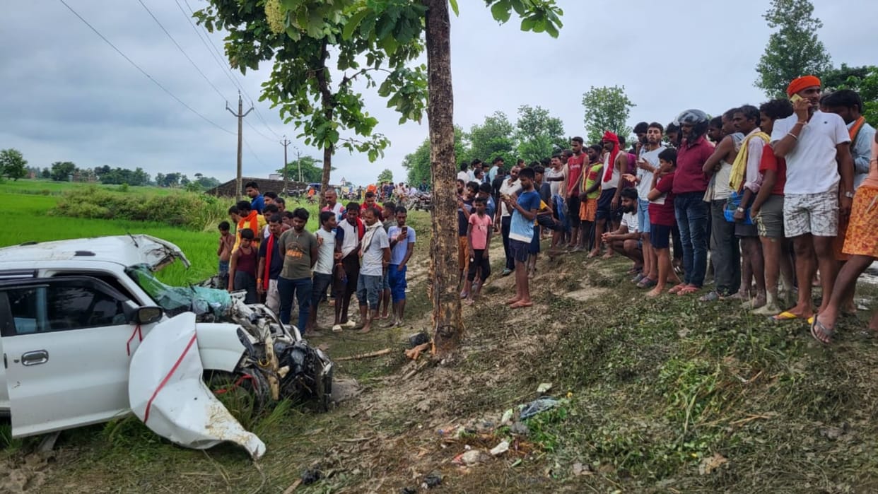 Bihar Accident: Car shattered after hitting tree in Motihari; one person died on spot, 2 people critical