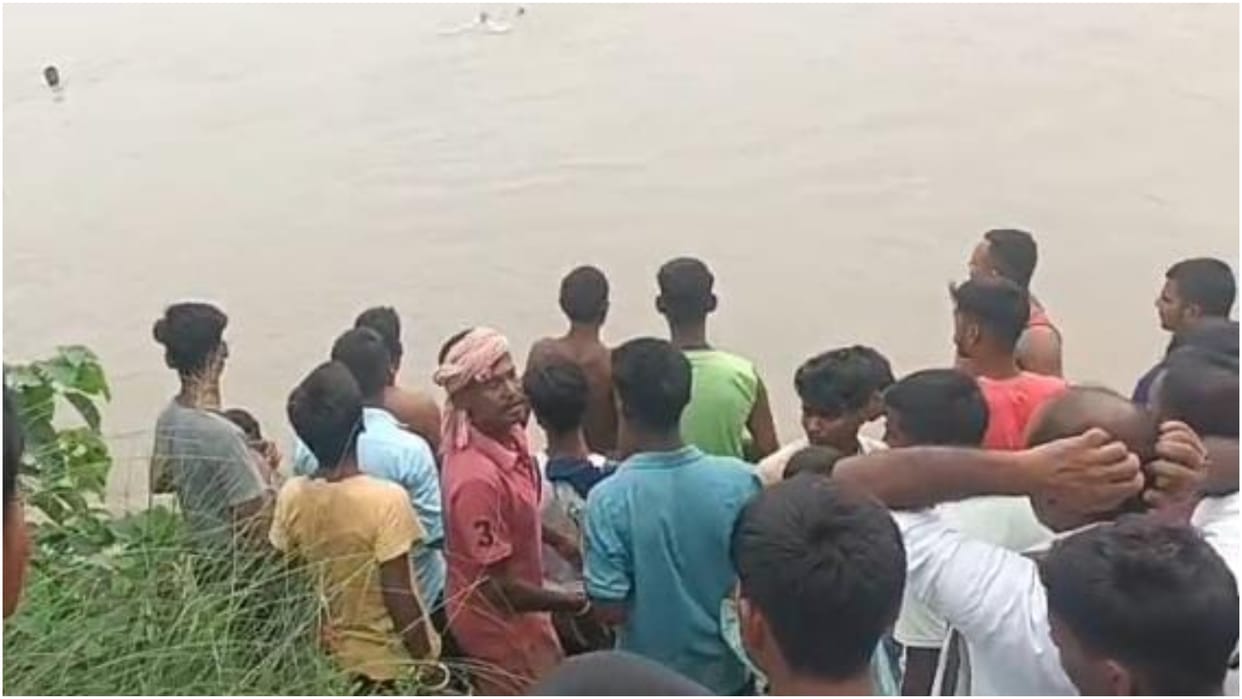 Bihar Hindi News : Two friends died due to drowning in Saryu river in Saran news hindi bihar police