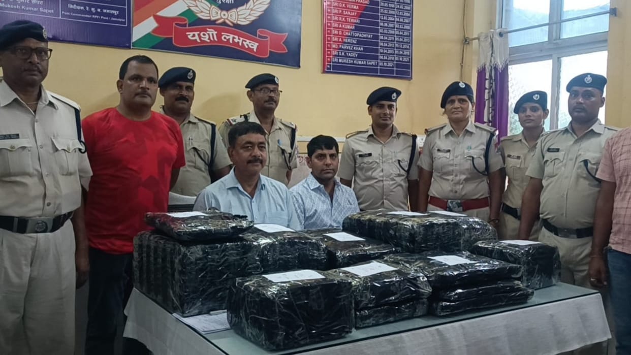 Bihar News: 99 kg of ganja was being smuggled in AC coach of Brahmaputra Mail, RPF caught it in Munger