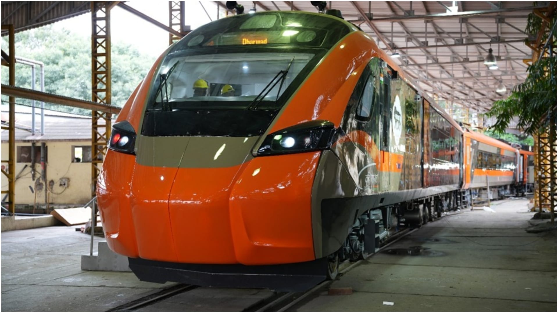 Indian Railways Interesting Facts: Which Is Indias First Engine Less Train