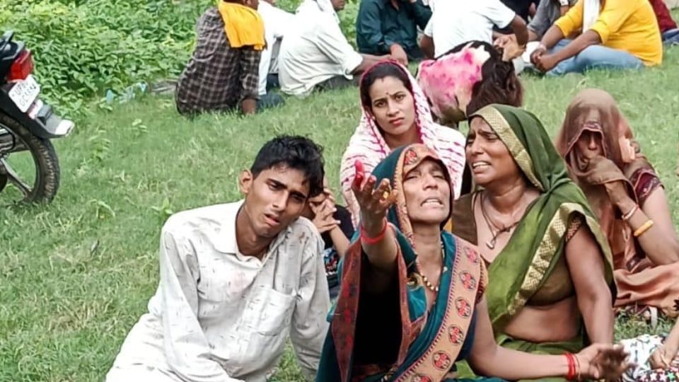 UP Crime News Man Murdered in Etawah Suspect Surrenders After Dragging Body to the Street News in Hindi