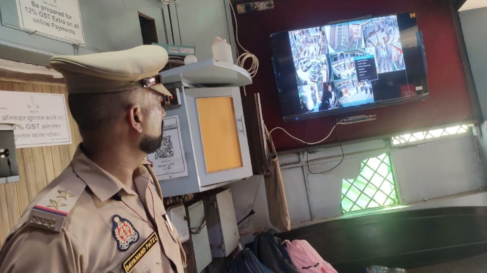 UP Crime News Man Murdered in Etawah Suspect Surrenders After Dragging Body to the Street News in Hindi