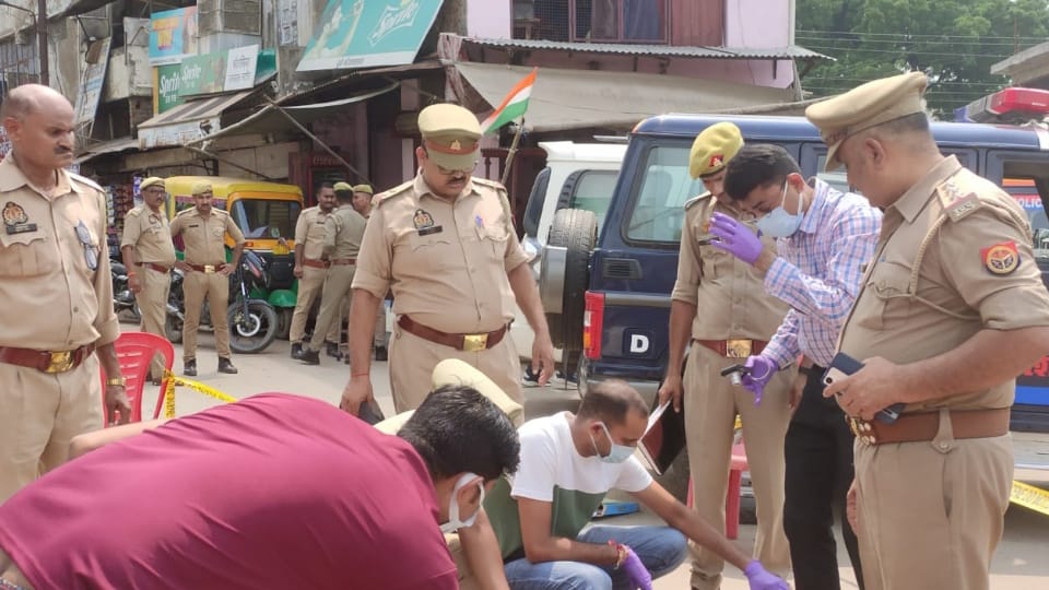 UP Crime News Man Murdered in Etawah Suspect Surrenders After Dragging Body to the Street News in Hindi