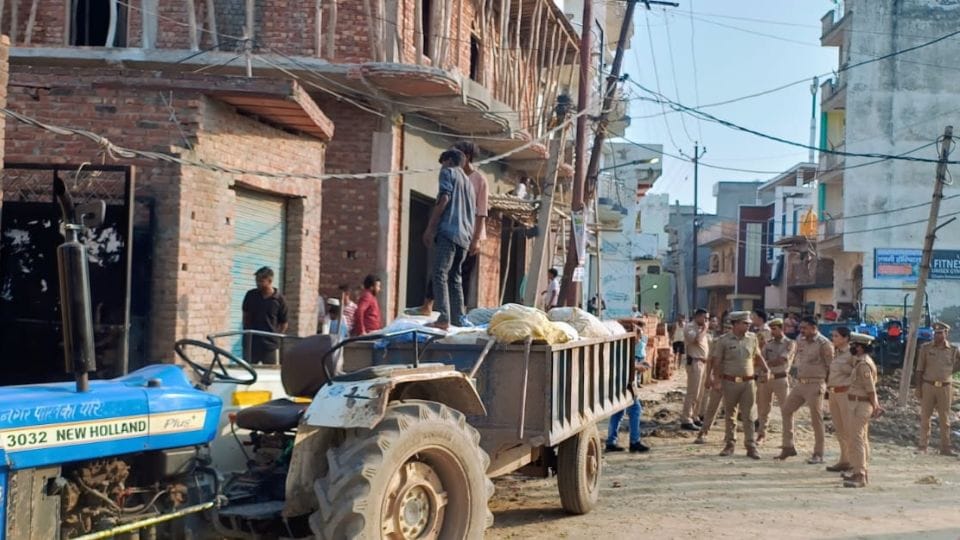 Administration raided artificial jewelery manufacturing factory in Loni