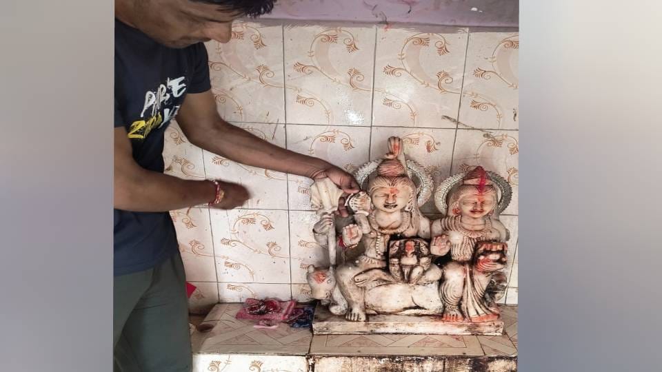 Anti-social elements broke Shiva statue in Firozabad people are angry and demanded action
