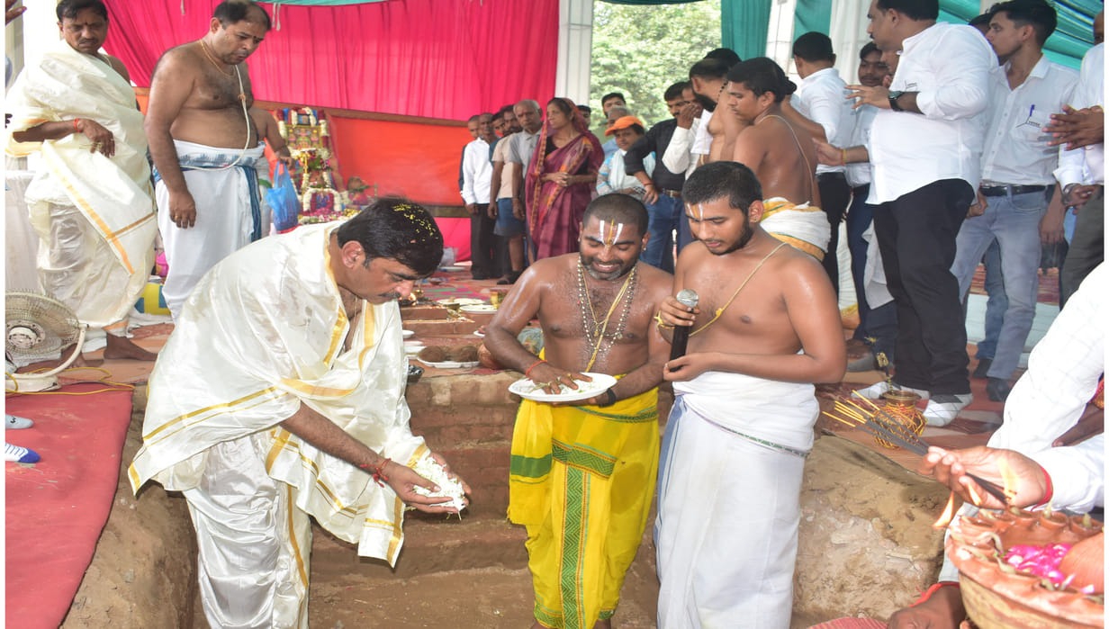 Construction work of new Collectorate complex of Gorakhpur started, Bhoomi Pujan completed.