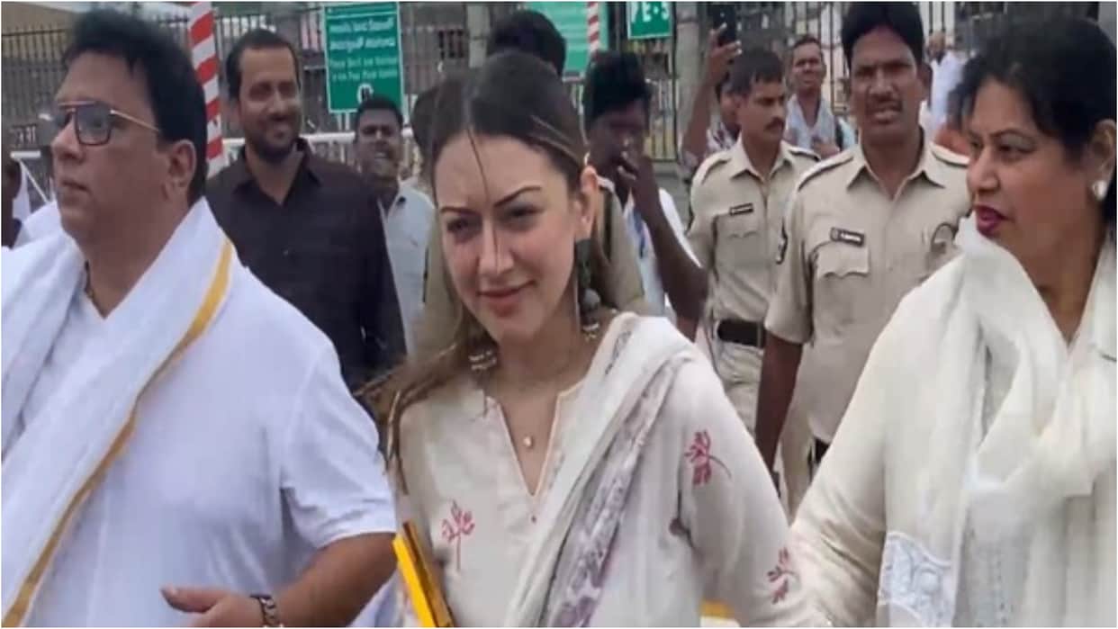 Hansika Motwani reached Tirumala to seek blessing of lord Balaji crowd of fans gathered to take photos