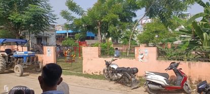 लखनऊ: पार्क में लगे हाई मास्ट पोल में आए करंट से किशोर की मौत, एक्सरसाइज करने के लिए आया था पार्क Lucknow: Teenager dies due to electrocution from the high mast pole installed in the park, the deceased has n
