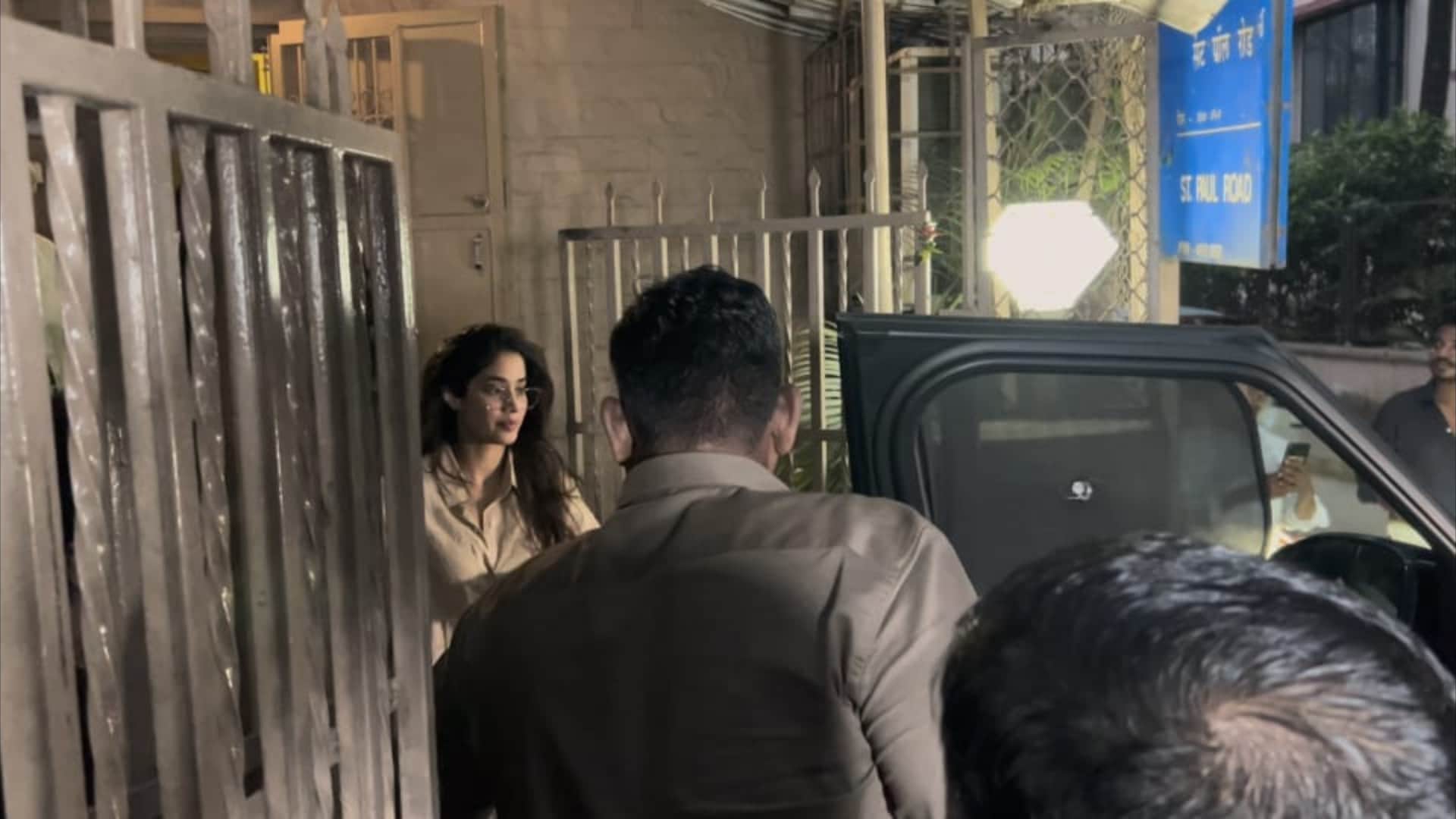 Devara actress Janhvi Kapoor Shikhar pahariya Khushi kapoor spotted at dubbing studio Bandra
