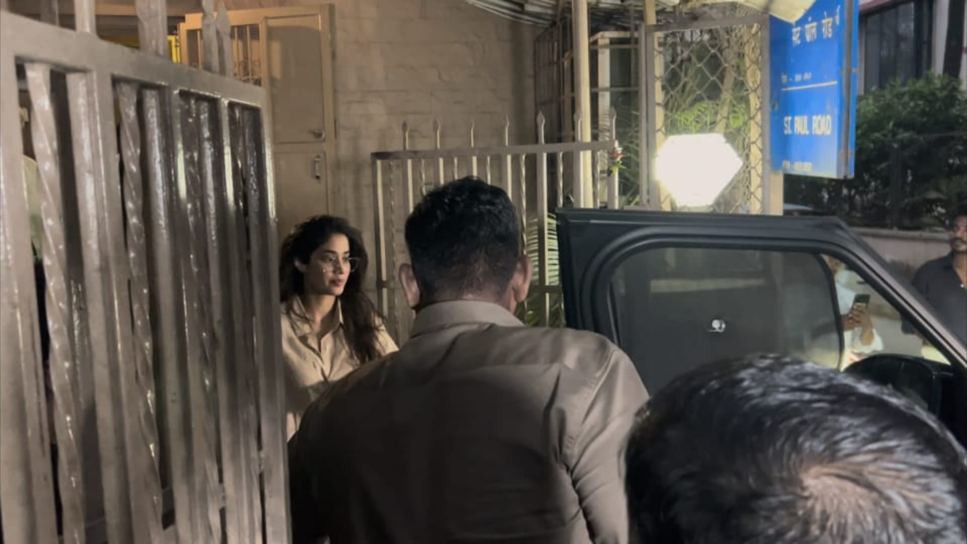 Devara actress Janhvi Kapoor Shikhar pahariya Khushi kapoor spotted at dubbing studio Bandra