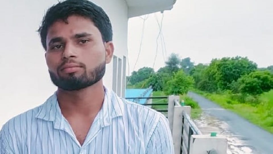 balcony fell on young man as soon as he entered the house died on the spot
