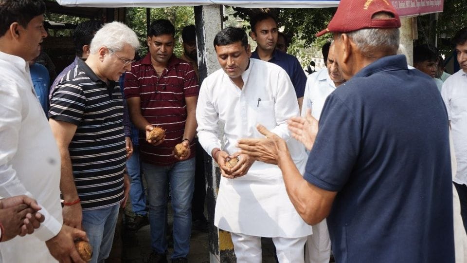 Cabinet Minister Kailash Gehlot inaugurated work of laying PNG pipeline Najafgarh Delhi