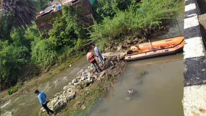 Neemuch: 6 year old innocent child washed away in the drain not found even after 24 hours