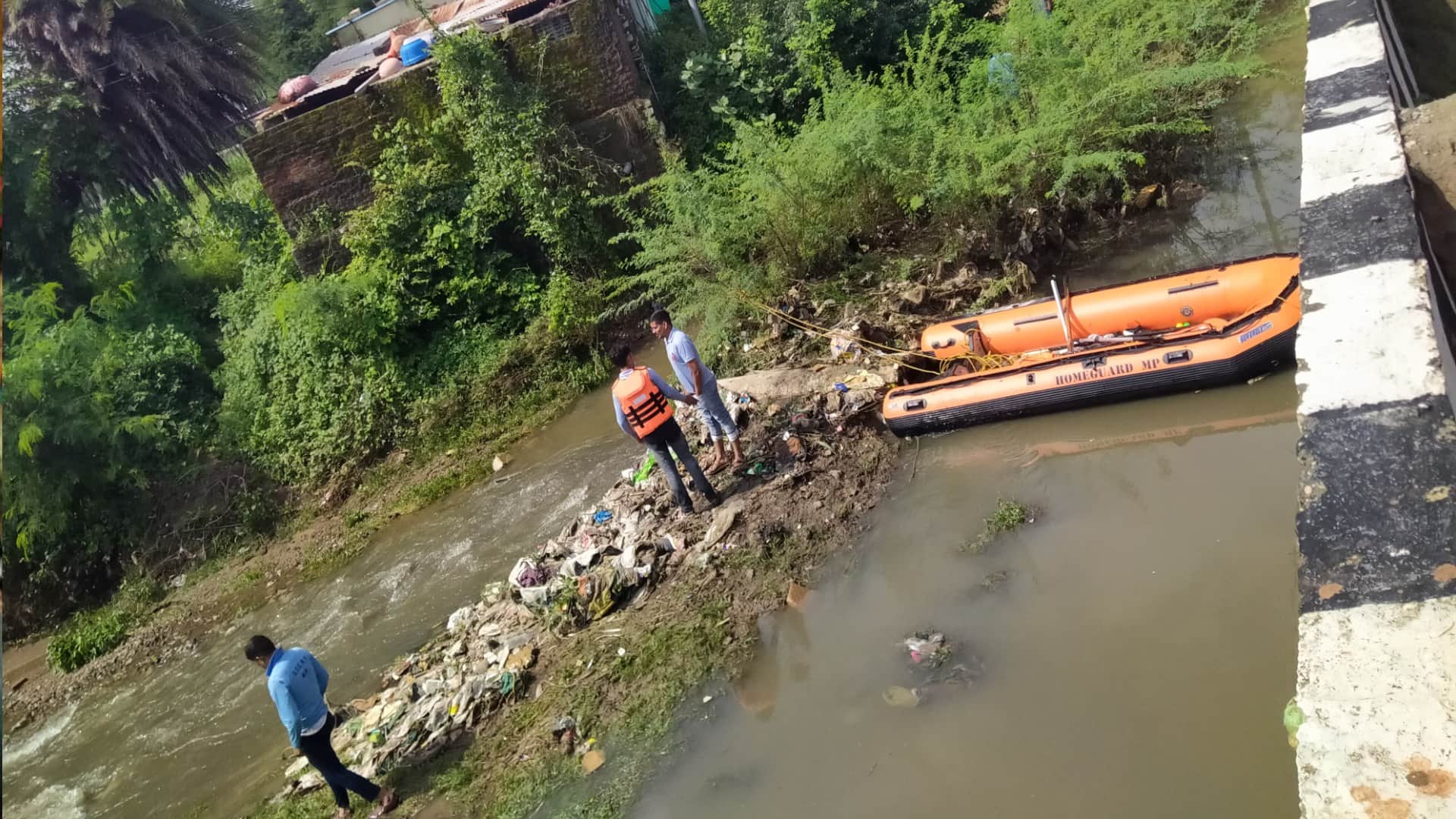 नीमच में छह साल के बच्चे की तलाश जारी है।