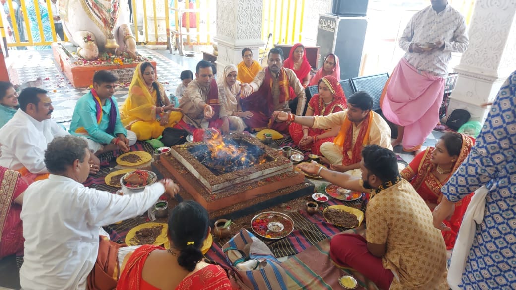 Mandsaur: Lord Pashupatinath was beautifully decorated and offered 56 offerings