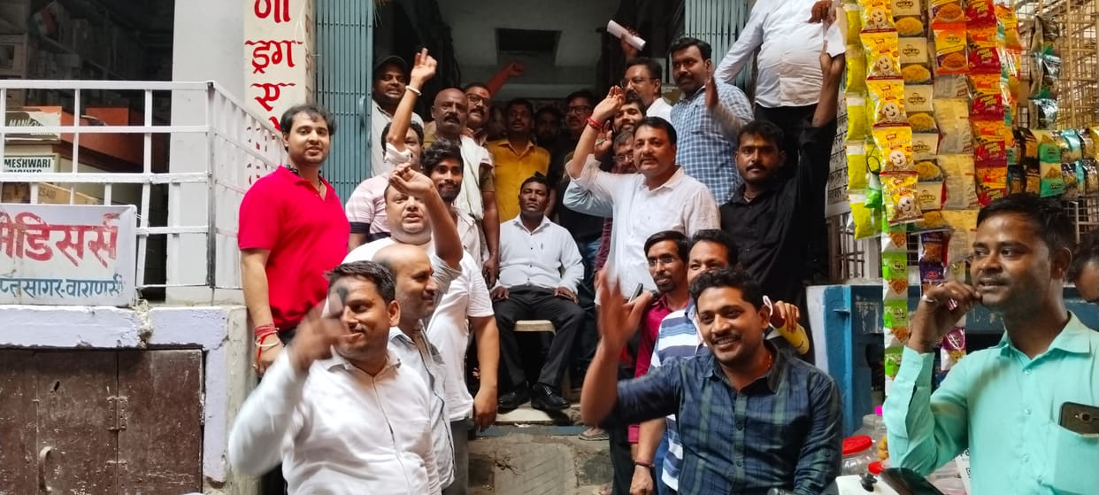 Traders held JE hostage after equipment in medicine shops burnt in Saptasagar Mandi