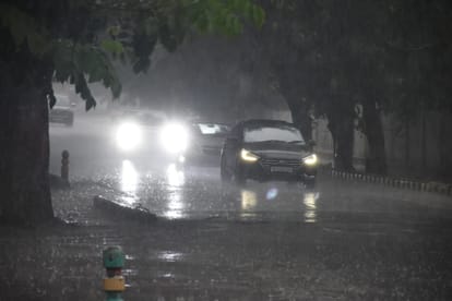 UP: Rainfall in many districts of the state including Lucknow, winds coming from the Bay of Bengal changed the