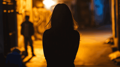 युवती का सांकेतिक फोटो