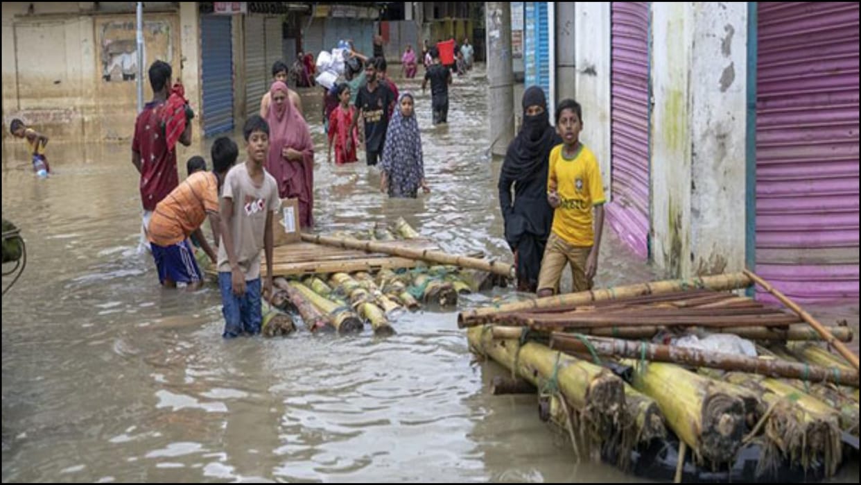 Bangladesh floods several Killed thousands homeless in many districts news in hindi