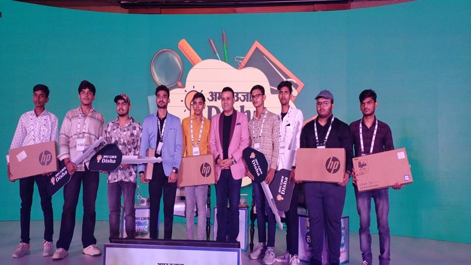 Amar Ujala Samvad Students honored by Sultan of Multan students were overjoyed after getting bikes and laptops