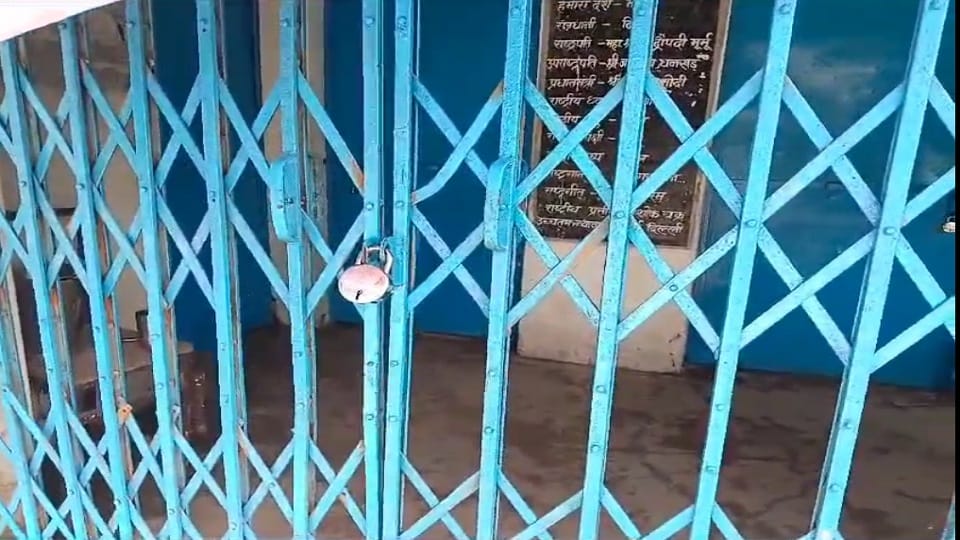 Students locked primary school in district demanding removal of two teachers in Janjgir Champa