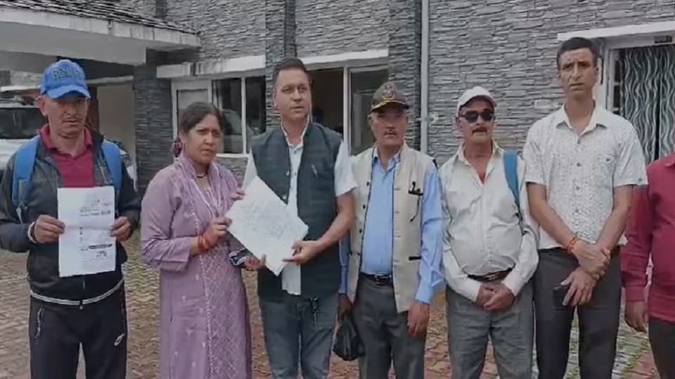 Villagers of Mawani-Dwani raised demand from DM to build two bridges and Garari in pithoragarh