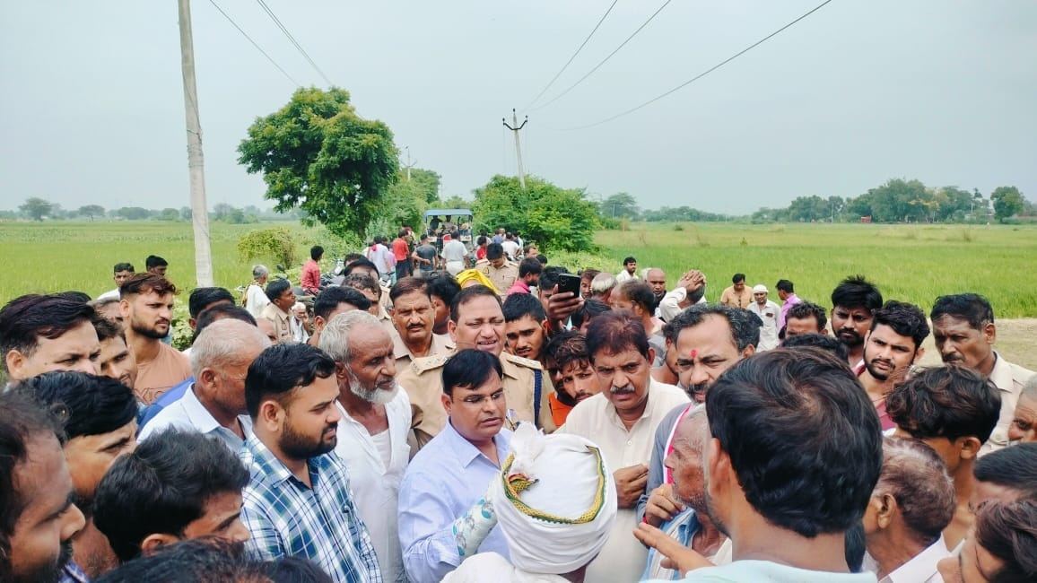 Two youths died after coming under high tension line in Etah condition of one is critical