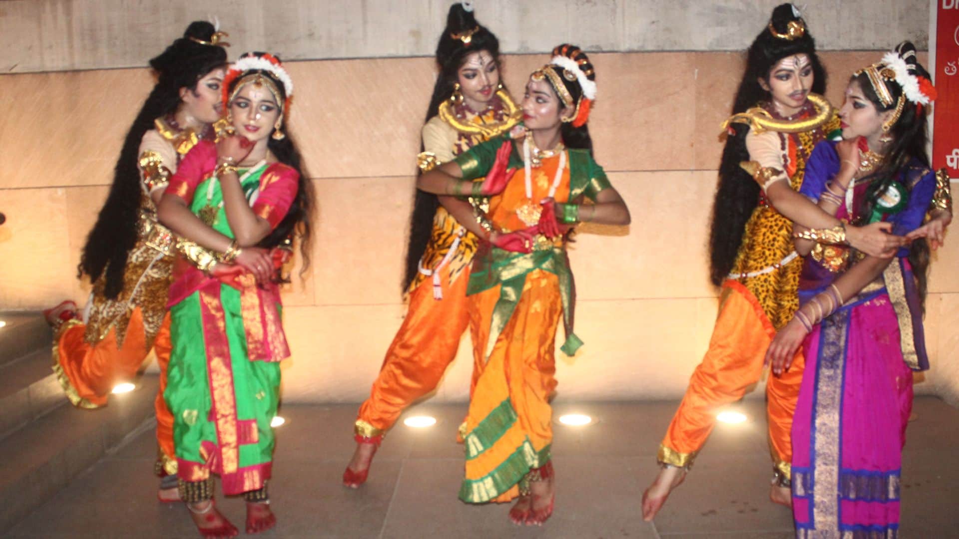 Kashi Vishwanath Dham 9400 artists created world record in Shiv Tandava