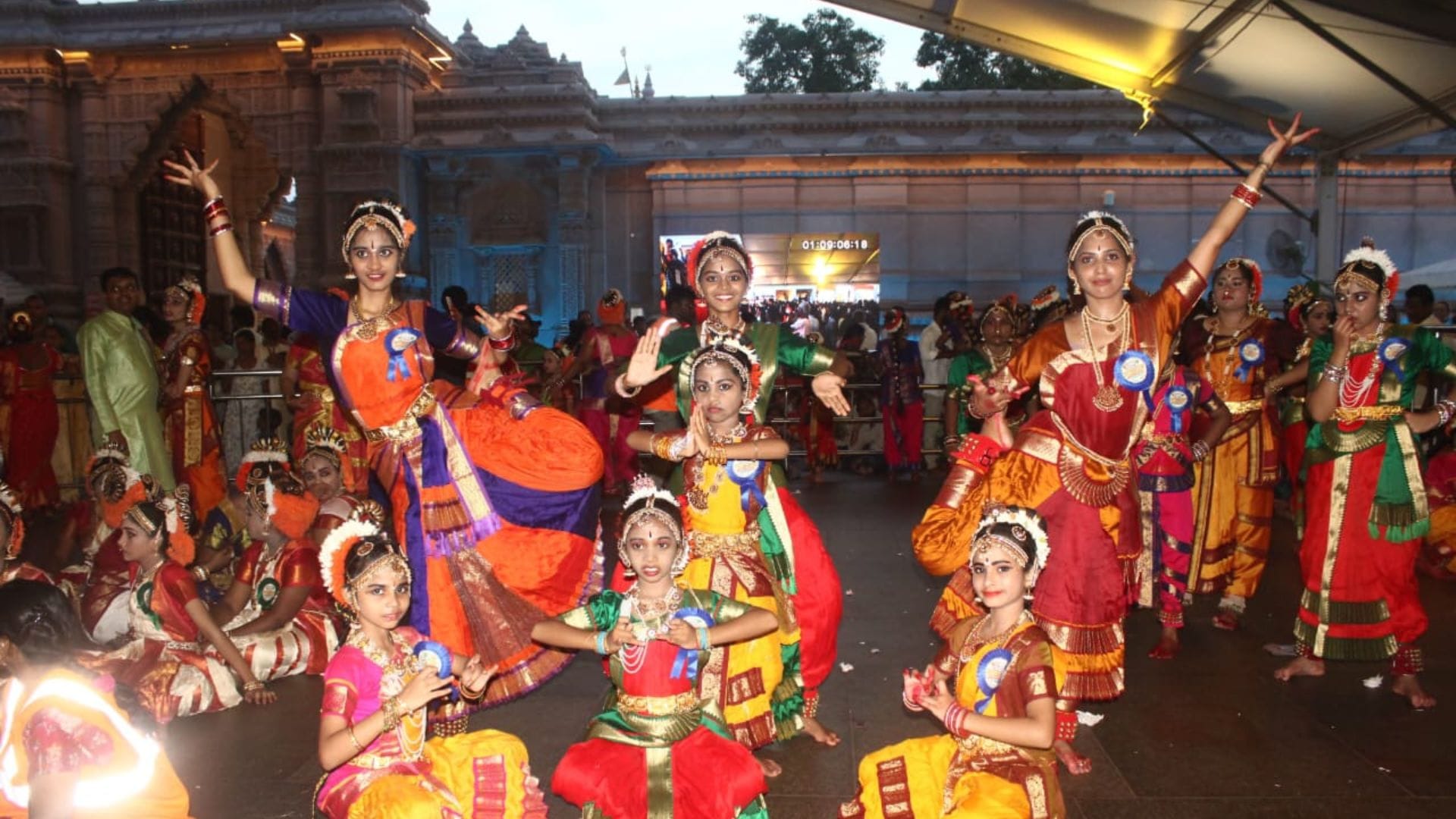 Kashi Vishwanath Dham 9400 artists created world record in Shiv Tandava