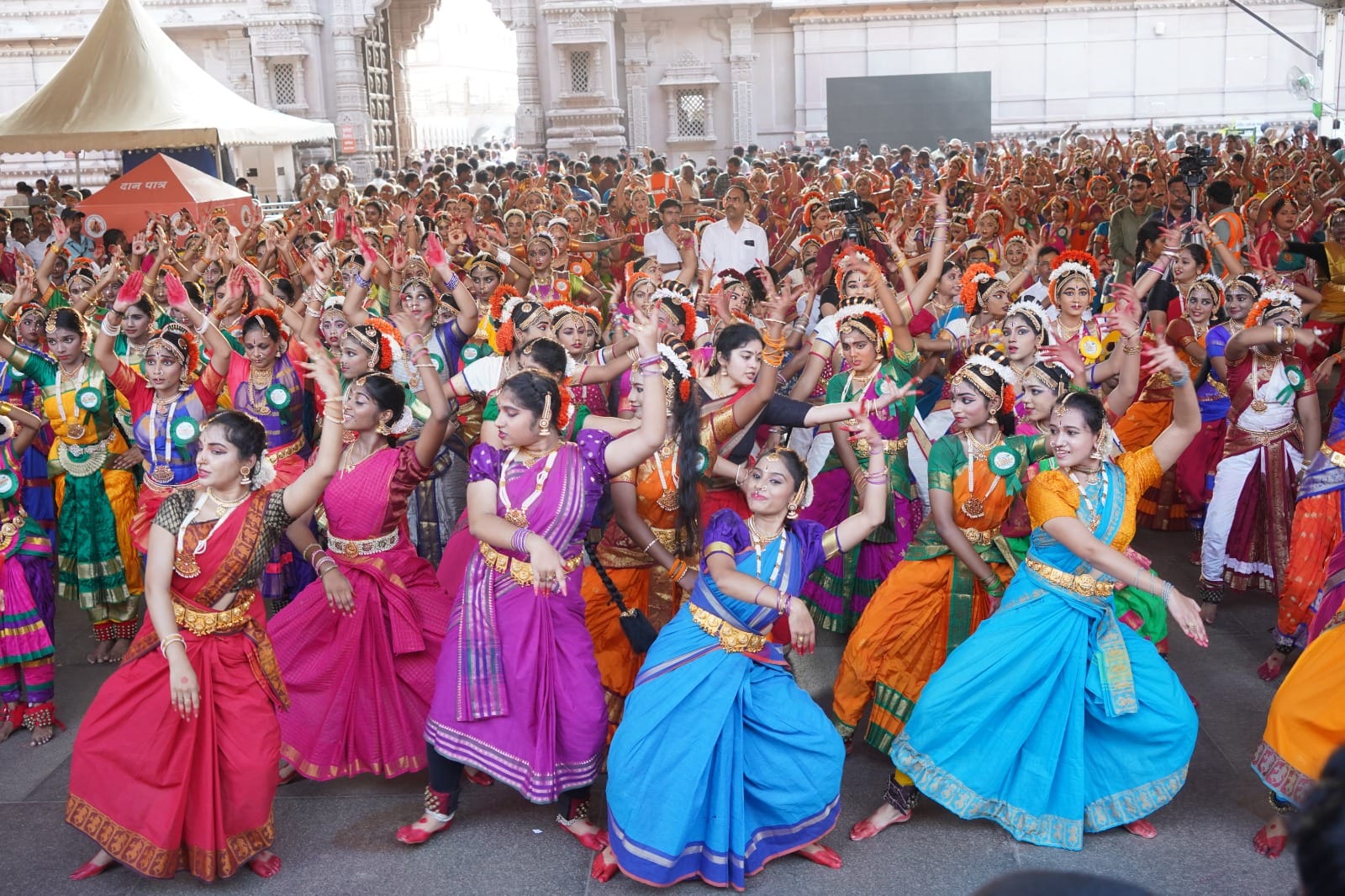 Kashi Vishwanath Dham 9400 artists created world record in Shiv Tandava