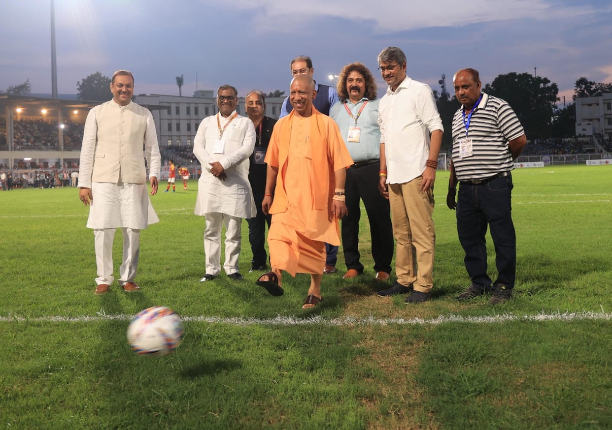 CM Yogi said: One thousand grounds will be built in UP for football, mini stadiums in 57 thousand gram panchay