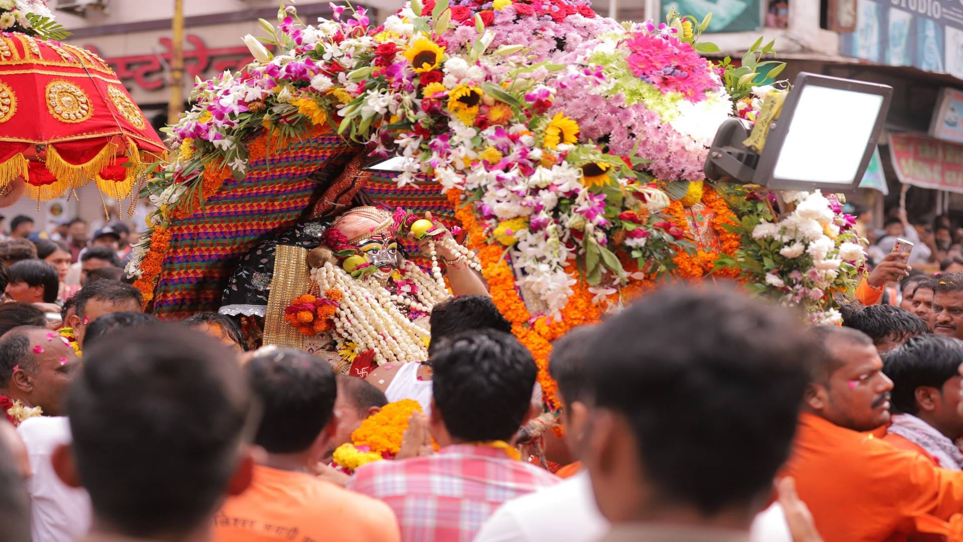 Ujjain Baba Mahakal Sawari came out riding on chariot showered flowers from helicopter see pictures