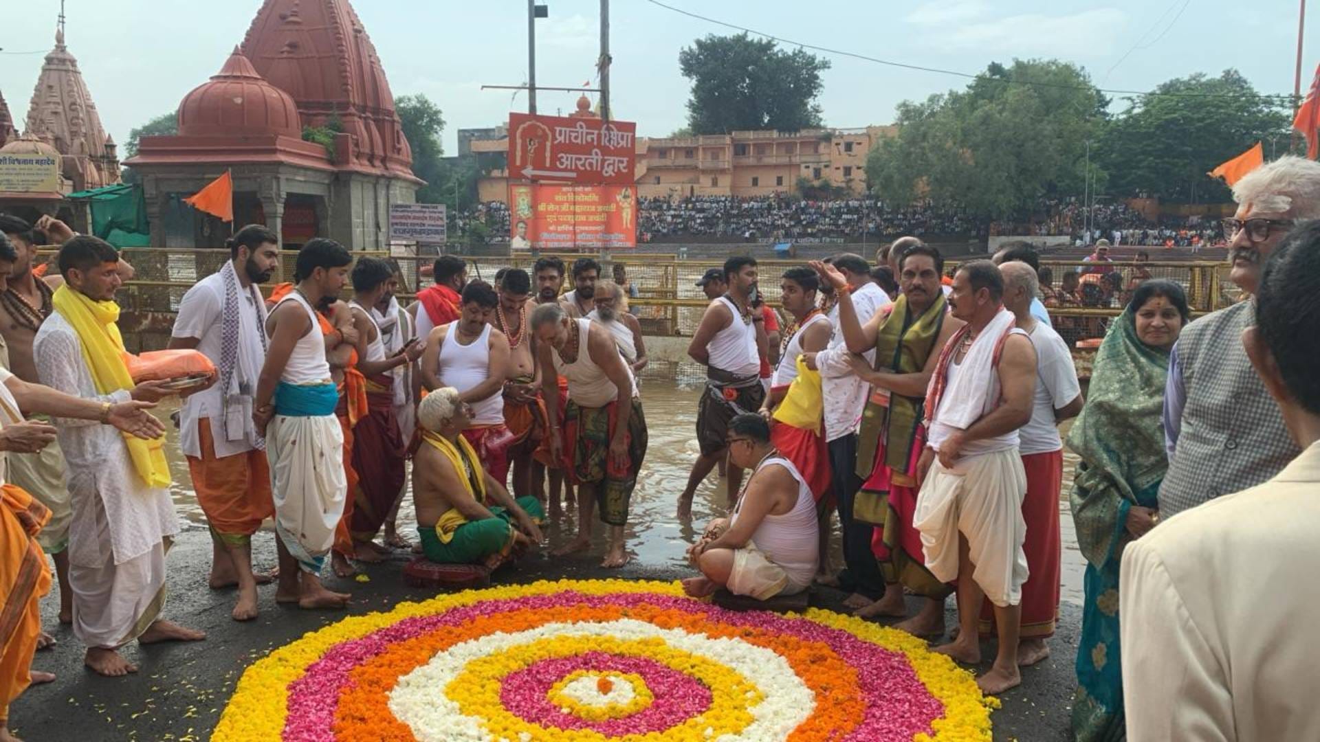 Ujjain Baba Mahakal Sawari came out riding on chariot showered flowers from helicopter see pictures