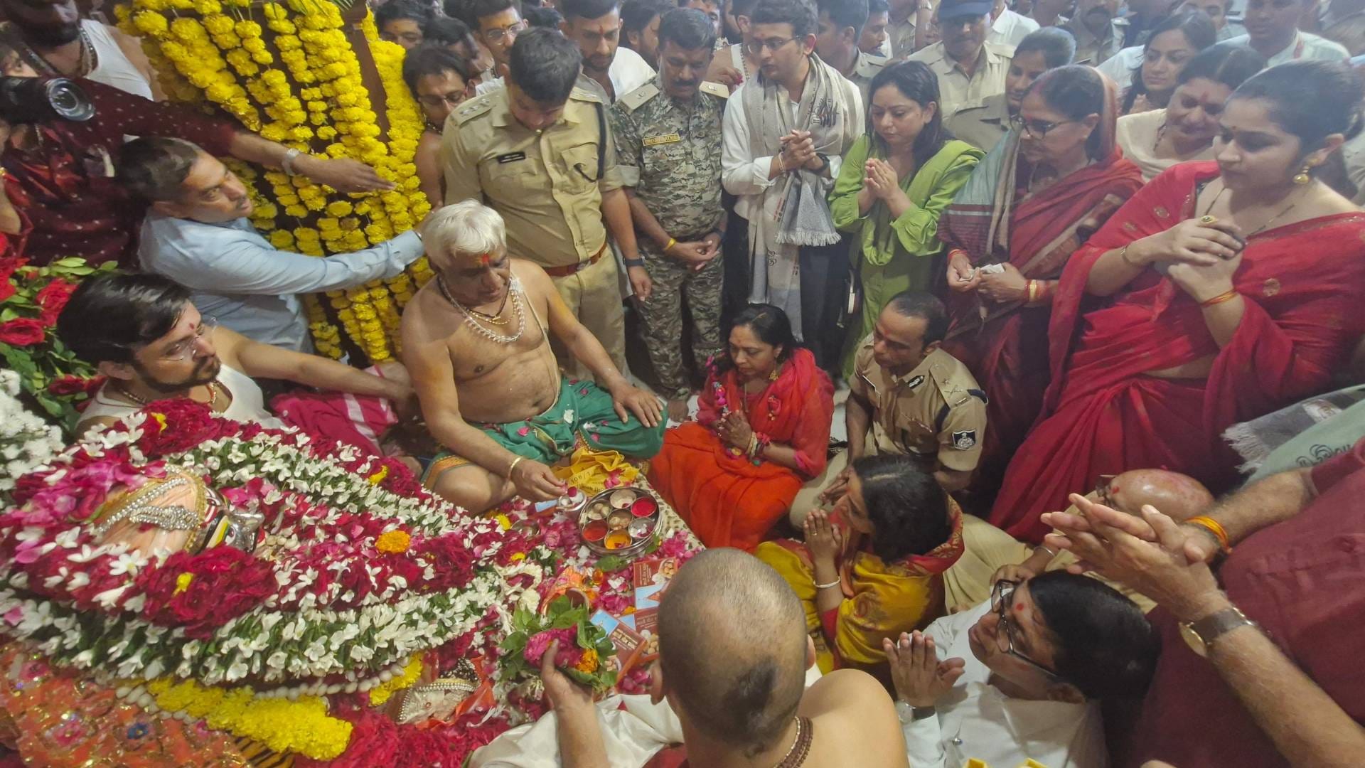 Ujjain sad cry of devotees echoed in royal procession devotees saw seven forms of Baba Mahakal Photo