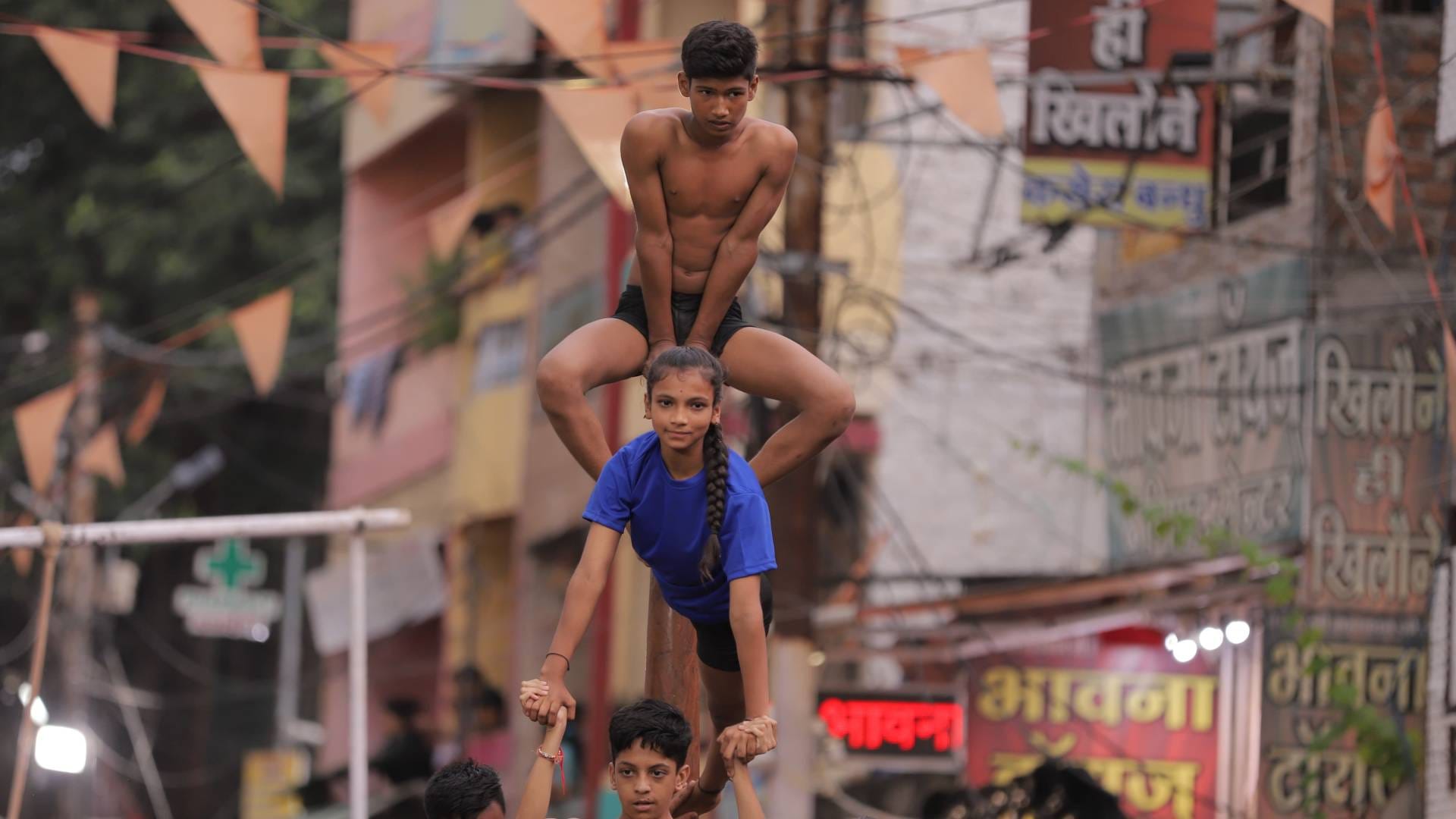 Ujjain Baba Mahakal Sawari came out riding on chariot showered flowers from helicopter see pictures