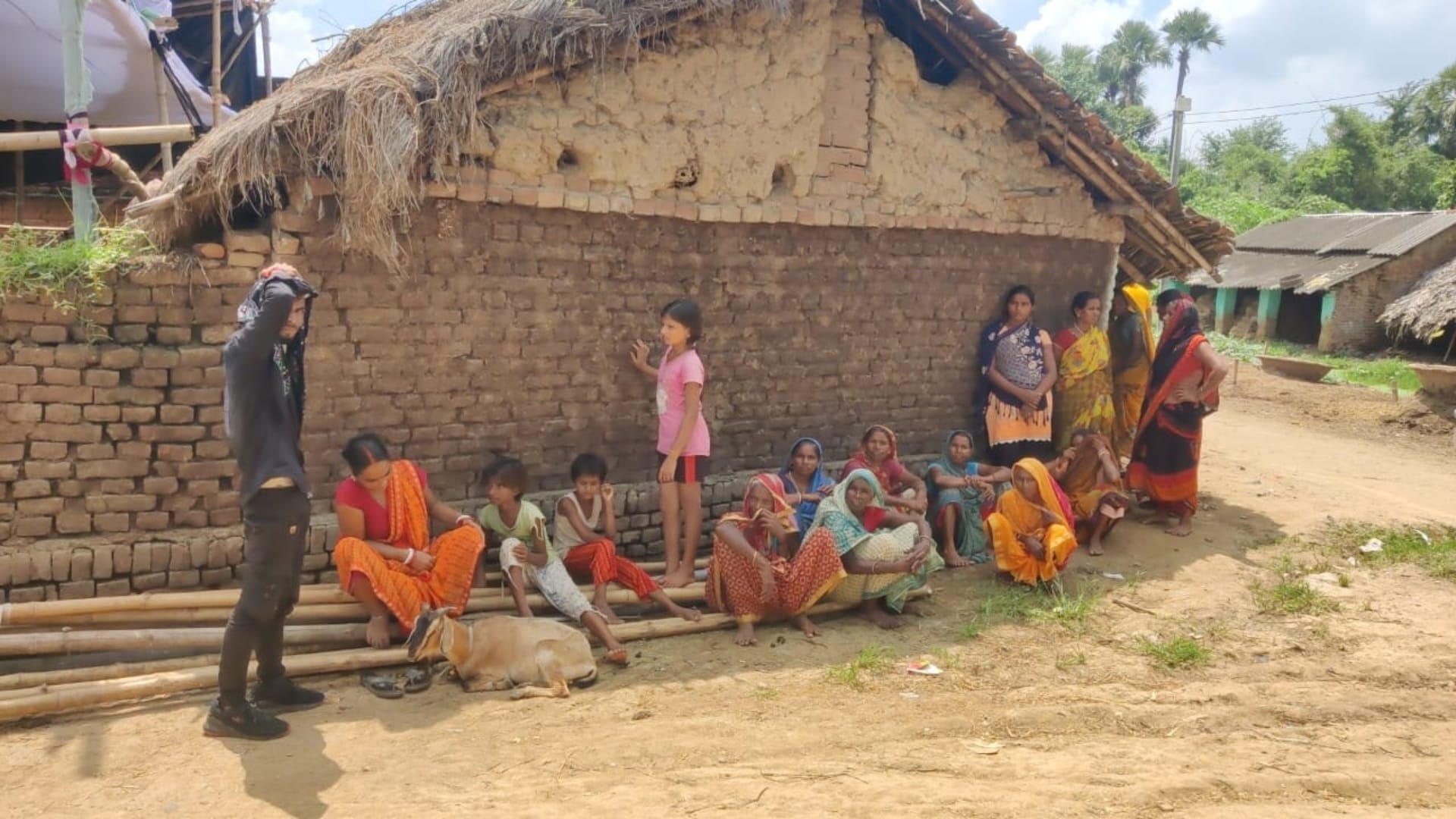 Munger News: 2 girls of a family died due to food poisoning; 3 referred to Bhagalpur