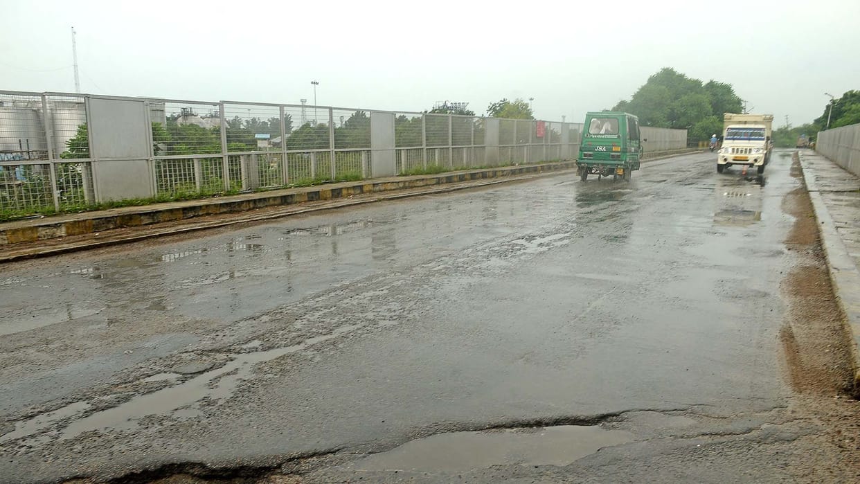 Kalpi road will be widened, a parallel bridge will be built near Panki station