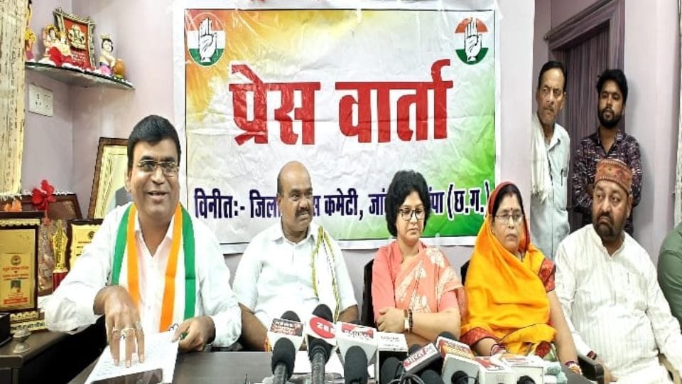 Congress MLA Vyas Kashyap and Sheshraj Harbans took a jibe at BJP government