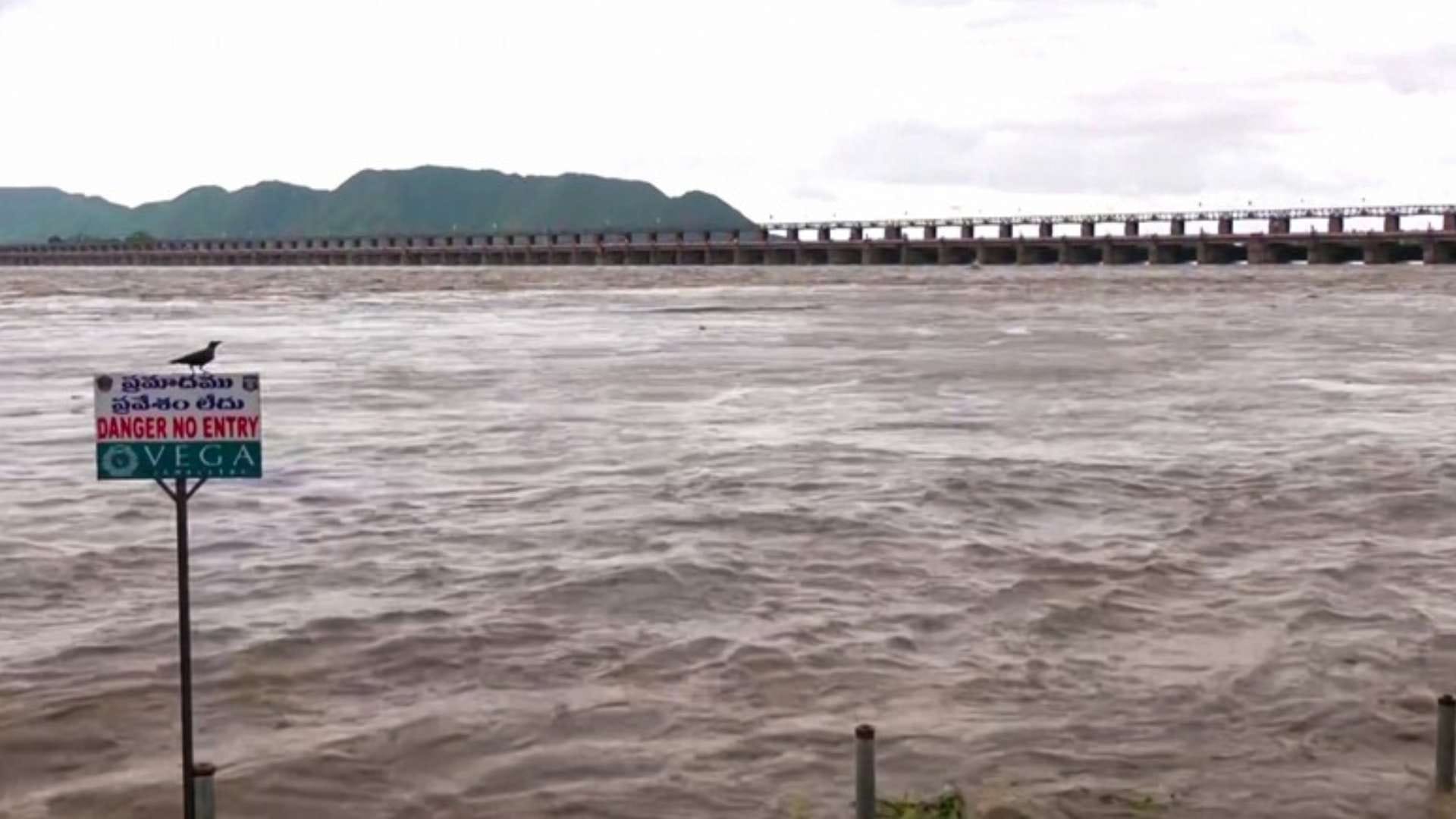 Weather Update Rain Alert in Andhra Pradesh and Telangana 18 Dead Several Trains Cancelled photos