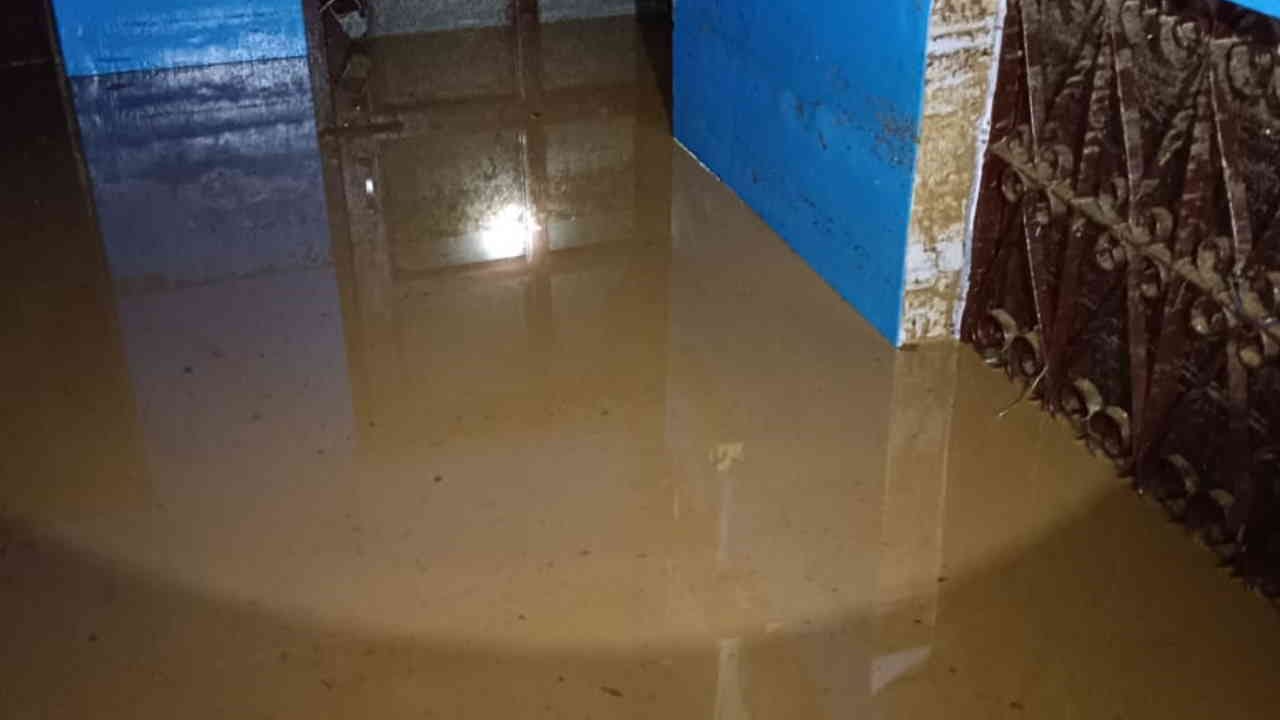 Uttarakhand Heavy rain Houses buried under debris tree fell on highway people ran to save their lives Chamoli