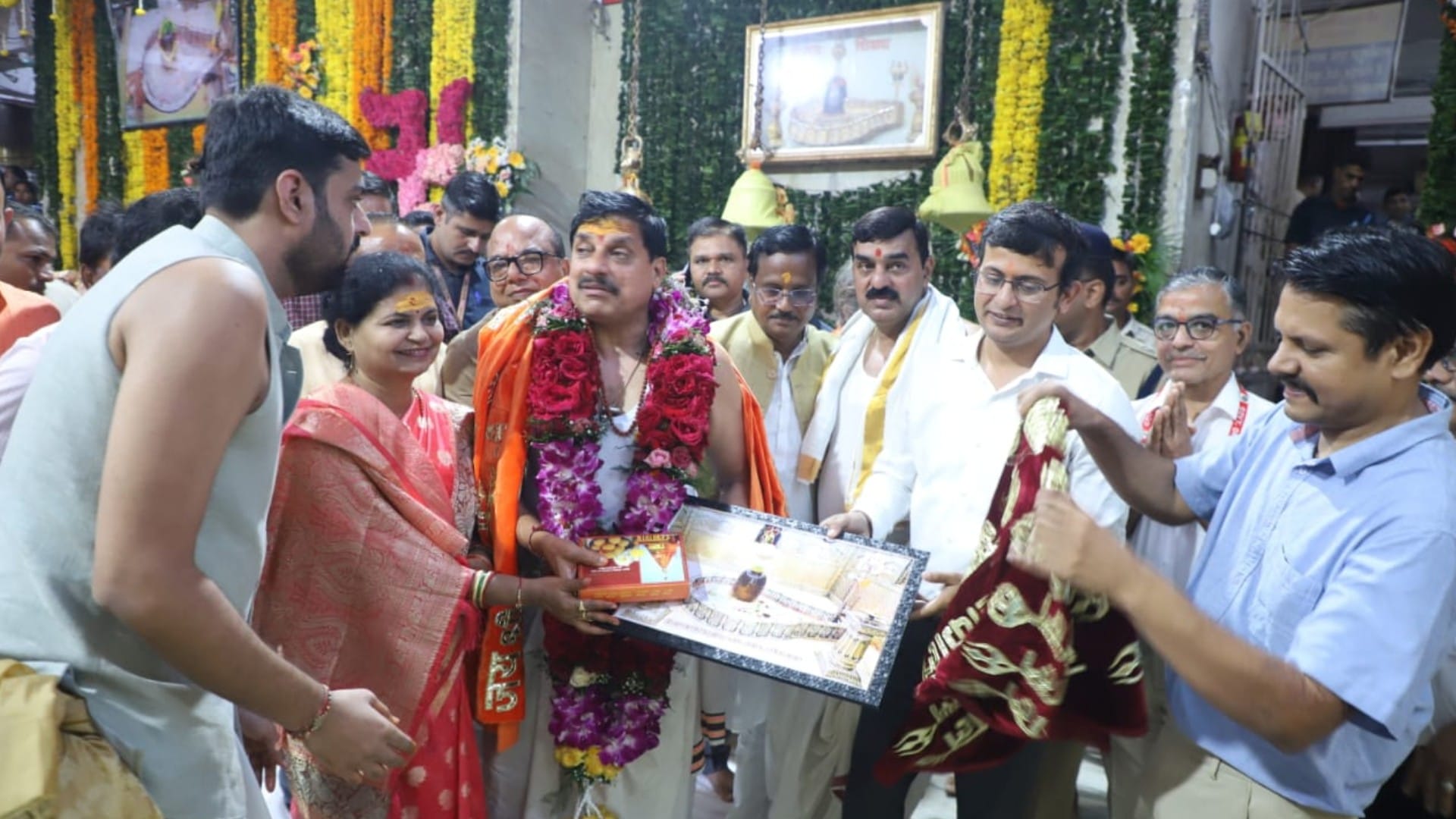 MP News: CM Yadav reached court of Mahakal on Somvati Amavasya, consecrated Baba from the sanctum sanctorum