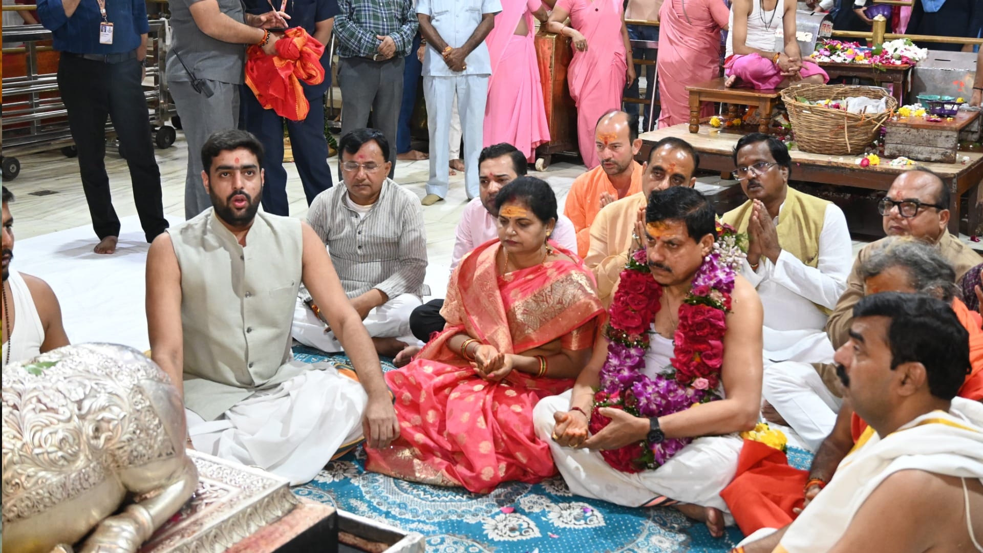 MP News: CM Yadav reached court of Mahakal on Somvati Amavasya, consecrated Baba from the sanctum sanctorum