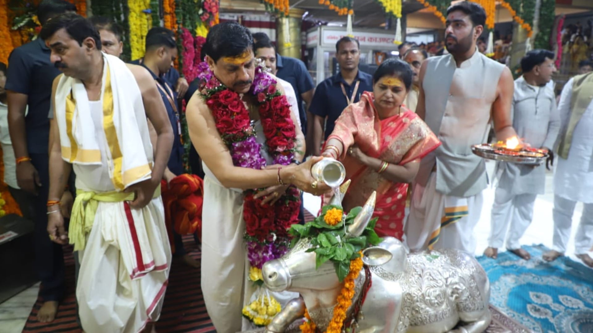 MP News: CM Yadav reached court of Mahakal on Somvati Amavasya, consecrated Baba from the sanctum sanctorum