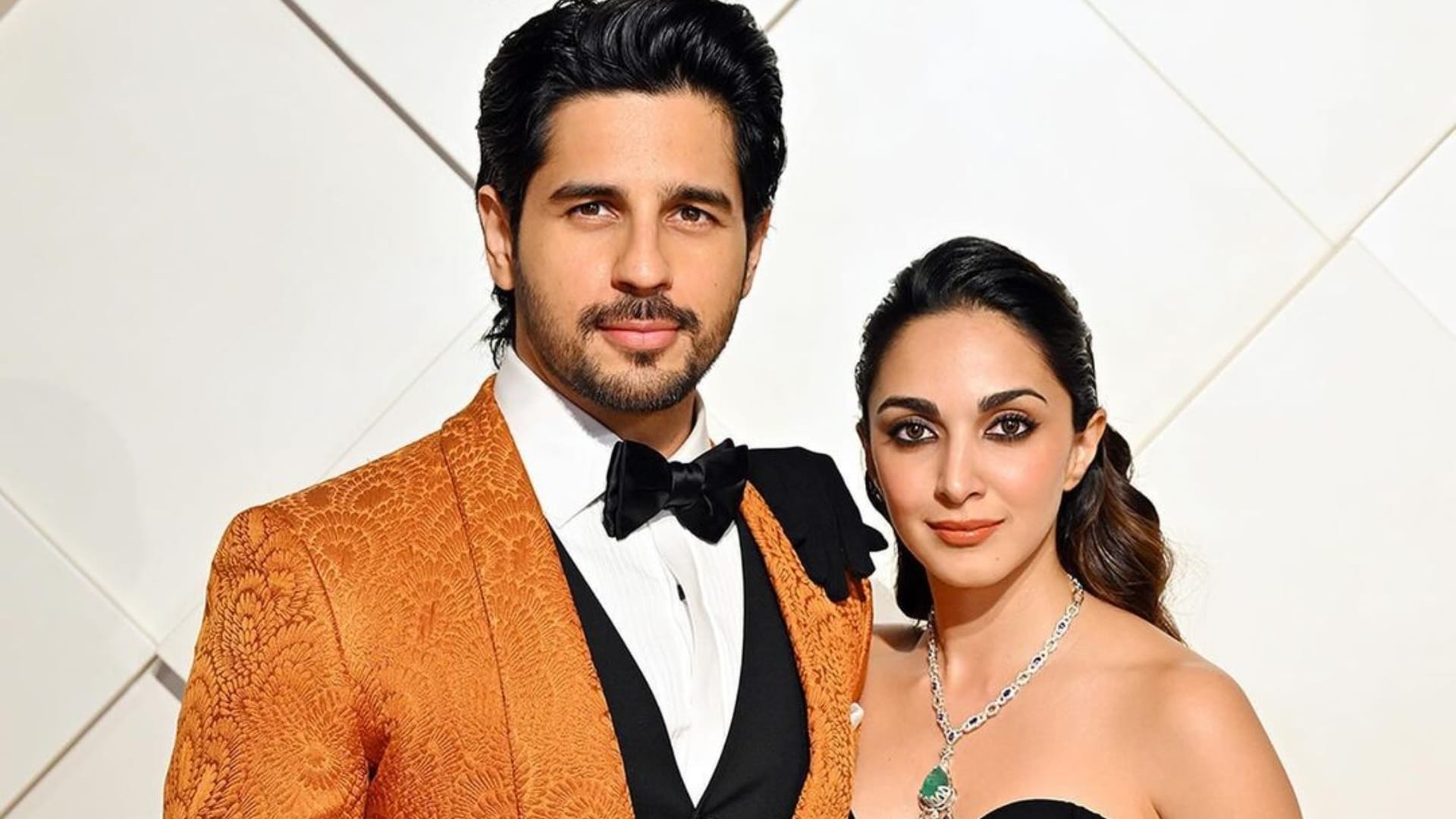 Sidharth Malhotra and Kiara Advani reach delhi to celebrate diwali with family spotted at airport