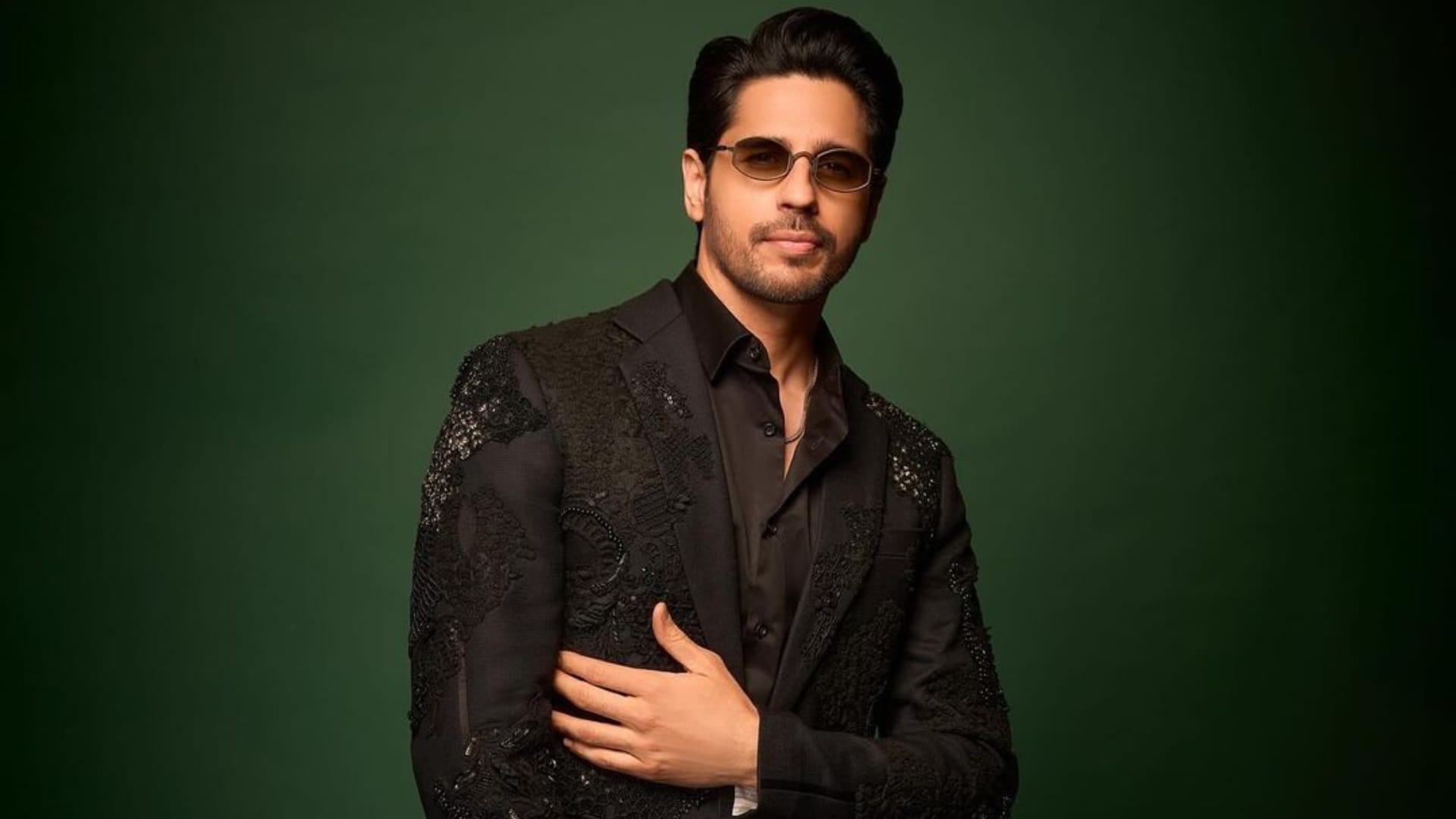 Sidharth Malhotra left Balwinder Singh Janjua Mitti Before Shoot seen in Race 4 with saif ali khan Report