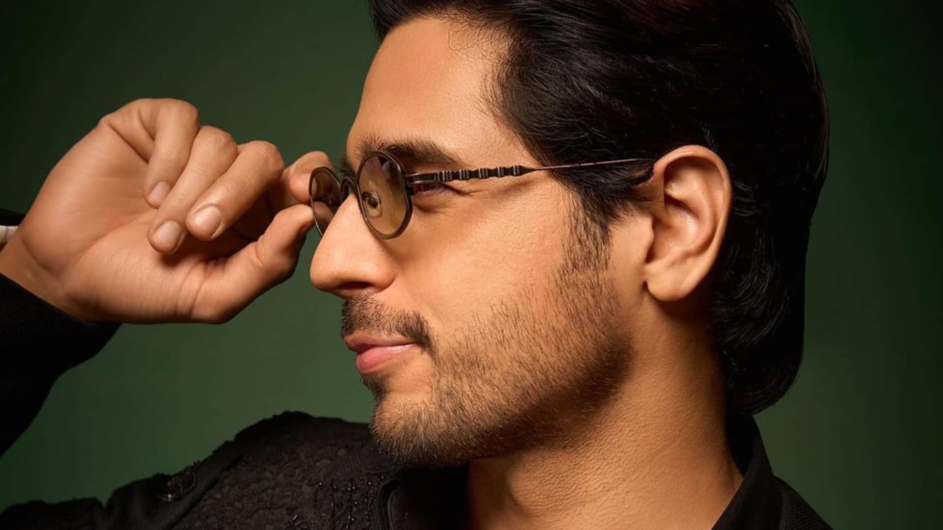 Siddharth Malhotra will work with Panchayat director Deepak Mishra details inside