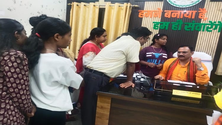 Manendragarh: वैक्सीन से मौत के मामले में स्वास्थ्य मंत्री का बड़ा फैसला, जांच पूरी होने तक वैक्सिनेशन पर रोक